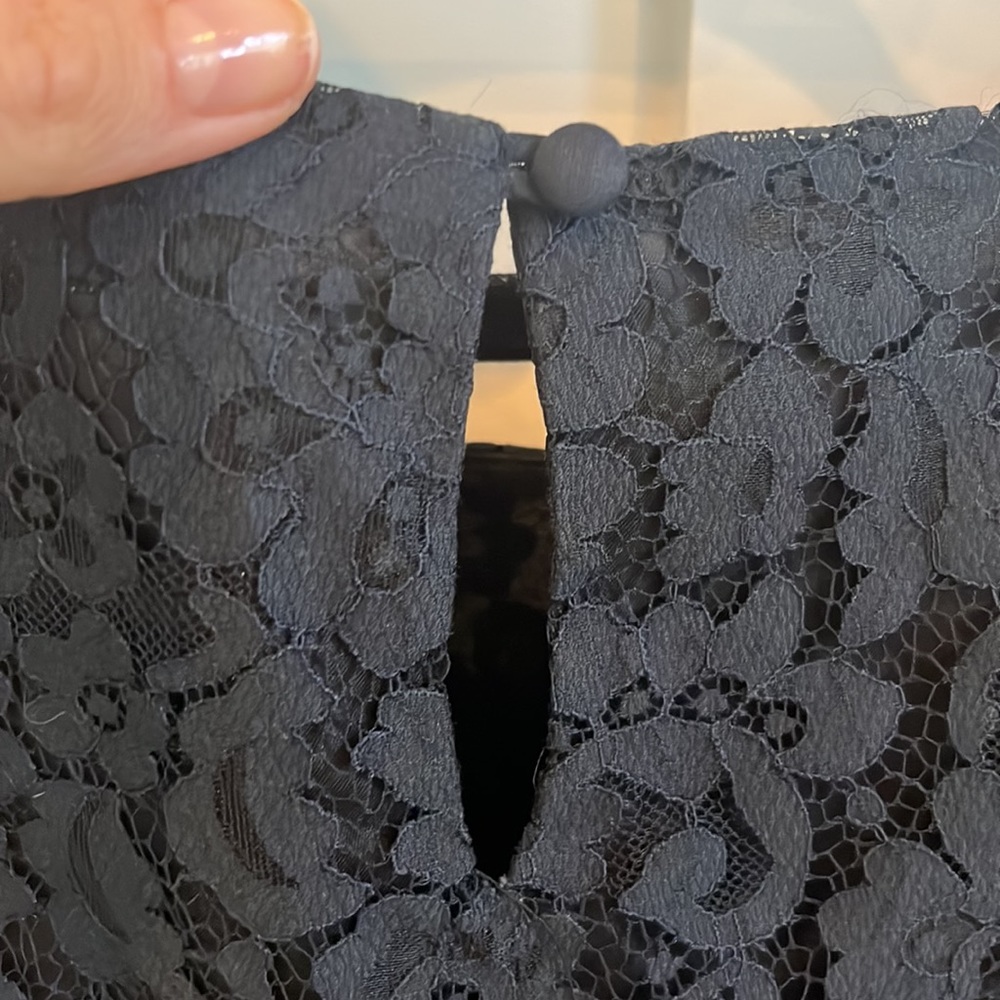 Lace short sleeve short sleeve side zip keyhole shirt - Picture 4 of 5